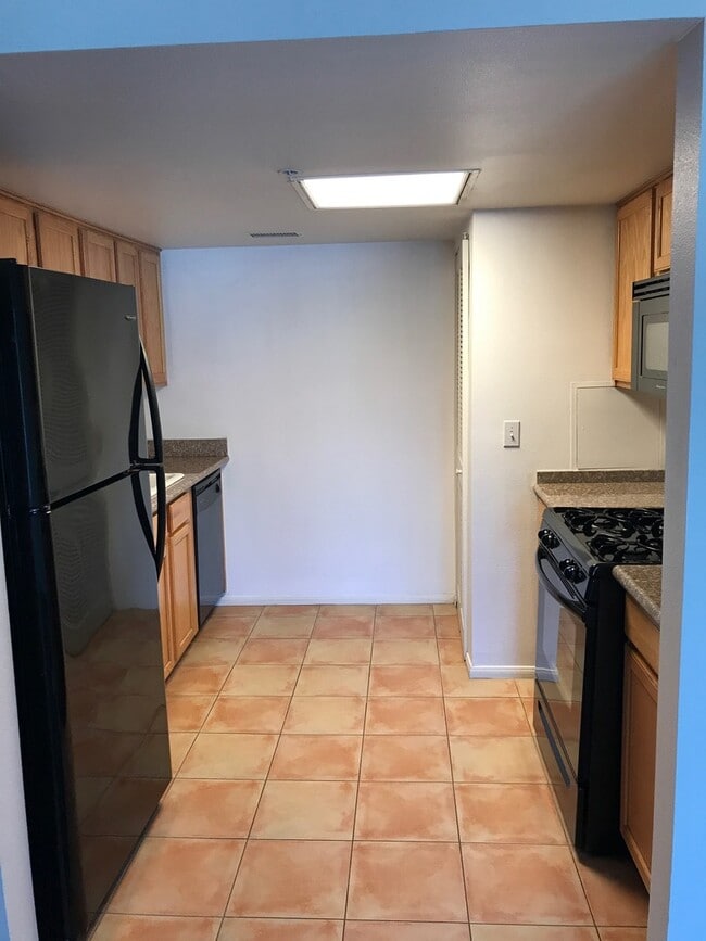 Building Photo - RENT SPECIAL - CONDO in Prime NOHO Art Dis...