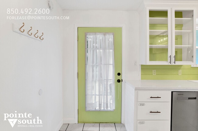 Building Photo - 208 E 22nd Ave