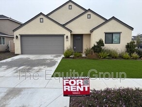 Building Photo - 1946 E School Ave