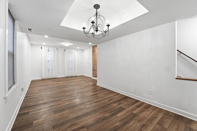 Building Photo - 905 McAllister Ave