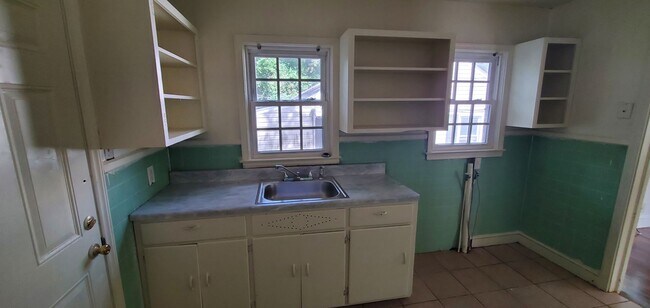 Building Photo - 3 Bedroom 1 Bathroom House
