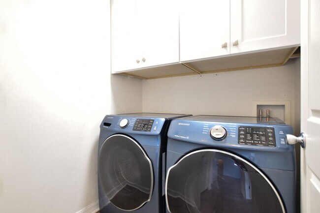 Building Photo - 9892 SW 95th Pl