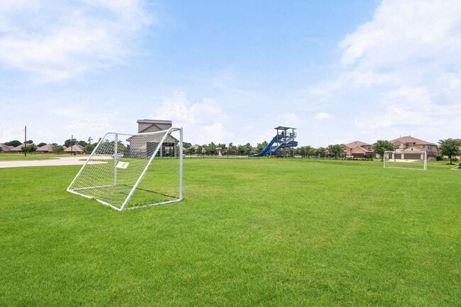 Building Photo - 25450 Barmby Dr