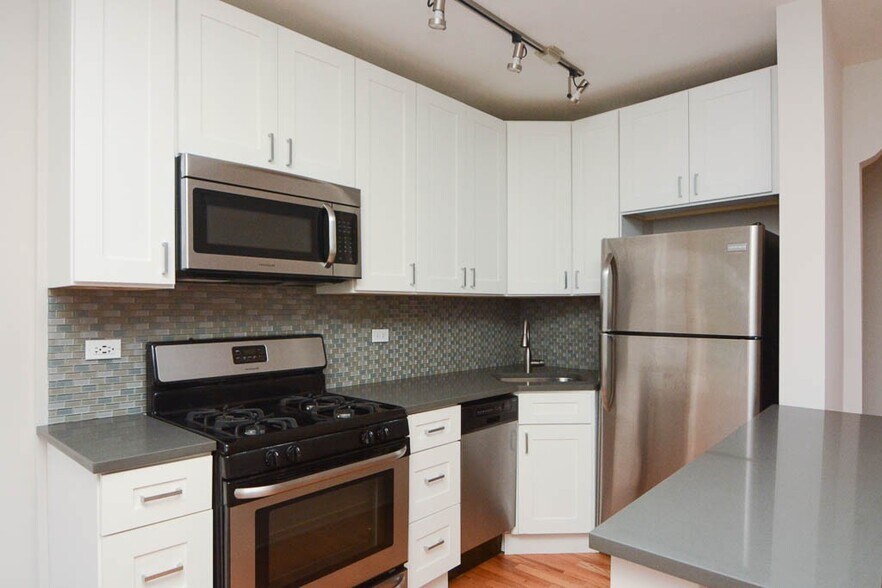 Building Photo - 2425 N Kedzie Blvd