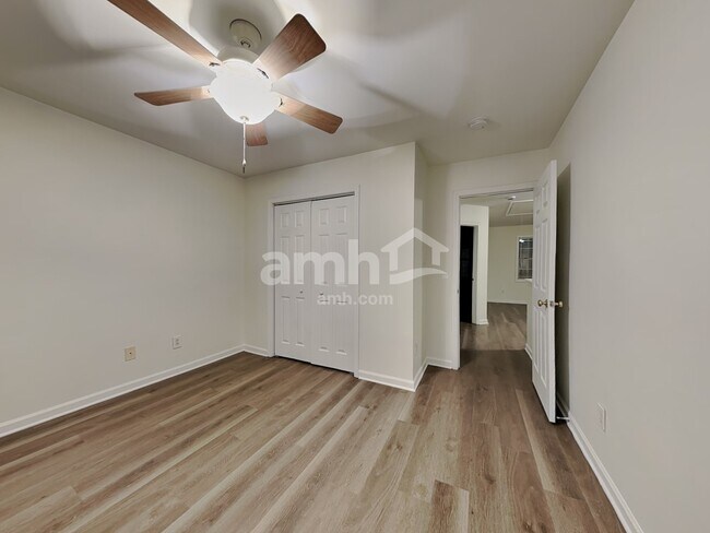 Building Photo - 2601 Trailwood Hills Dr