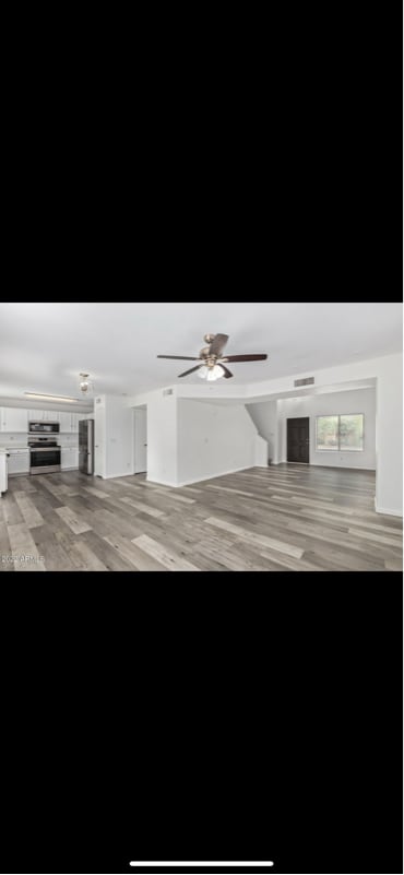 Building Photo - 1367 E 10th Pl