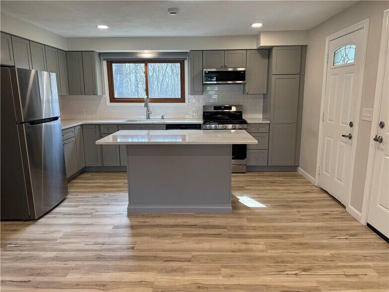 Building Photo - 4 Apple Orchard Ln