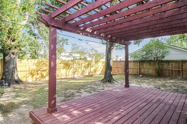 Building Photo - 5738 Willowbend Blvd