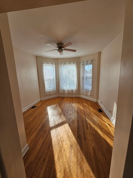 Building Photo - 719 S Central Park Ave