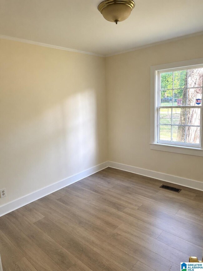 Building Photo - 1105 Pineview Rd