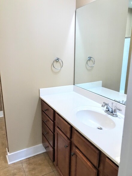 Master bath - 150 Singapore Cir