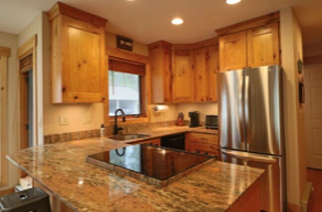 Building Photo - 185 Golf Terrace Dr