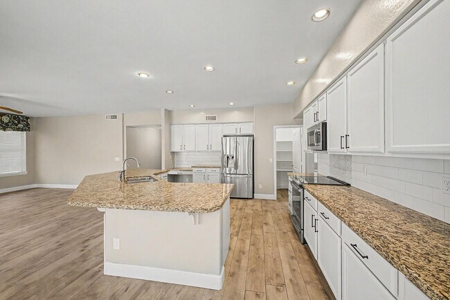 Building Photo - 6772 W Sonnet Dr