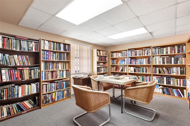 Building Photo - 3940 Inverrary Blvd