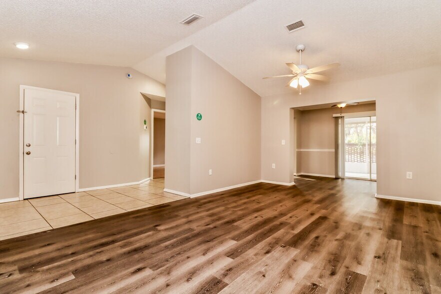 Building Photo - 8047 Hathaway Dr