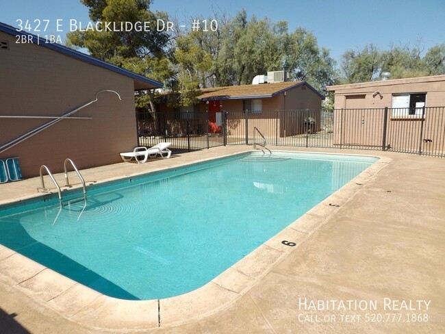 Building Photo - Lovely 2Bed/1Bath with a Community Pool in...