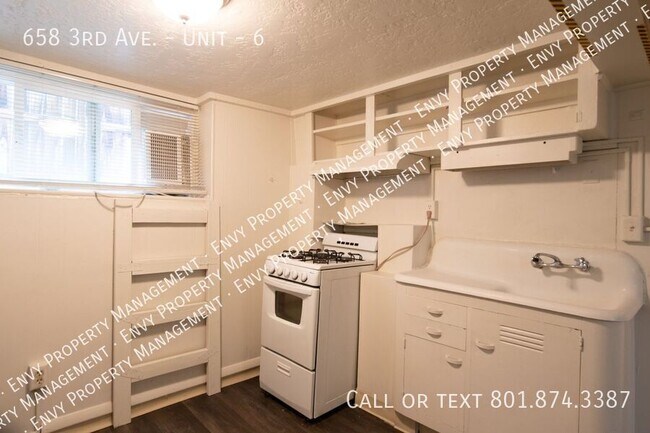 Building Photo - 658 3rd Ave