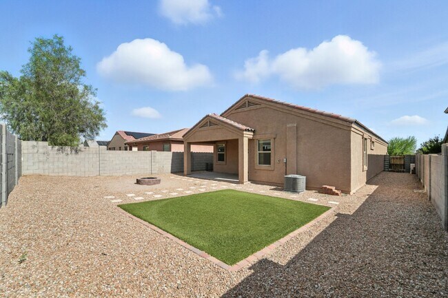 Building Photo - Rare Find! Spacious 3-Bed, 2-Bath + 3-Car ...