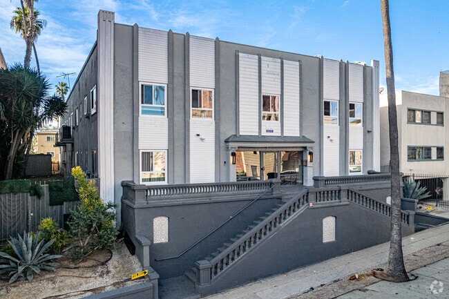 Building Photo - 747 S New Hampshire