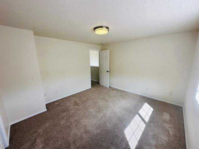 Building Photo - 1806 NE 154th St
