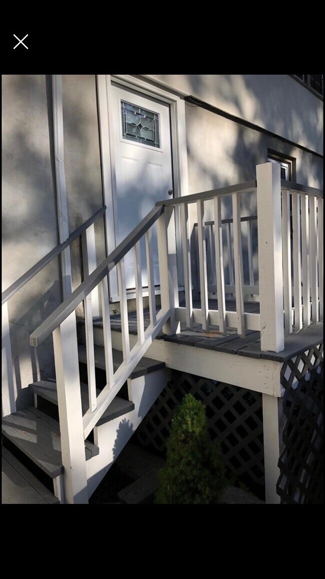 Building Photo - 7 Snowden Ave