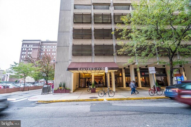 Building Photo - 1326 Spruce St