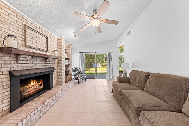 Building Photo - 3 Bedroom in the Heart of Niceville!