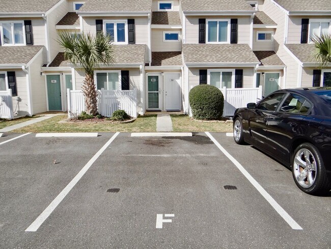 Building Photo - Beautifully Remodeled 2 Bed/2 Bath in Deer Creek @ Deerfield Surfside