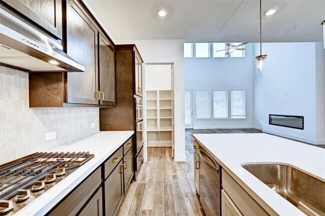 Building Photo - 7302 New Pecan Dr