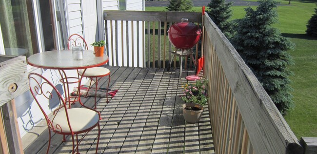 Deck space for morning coffee - 5581 Windy Knoll Dr