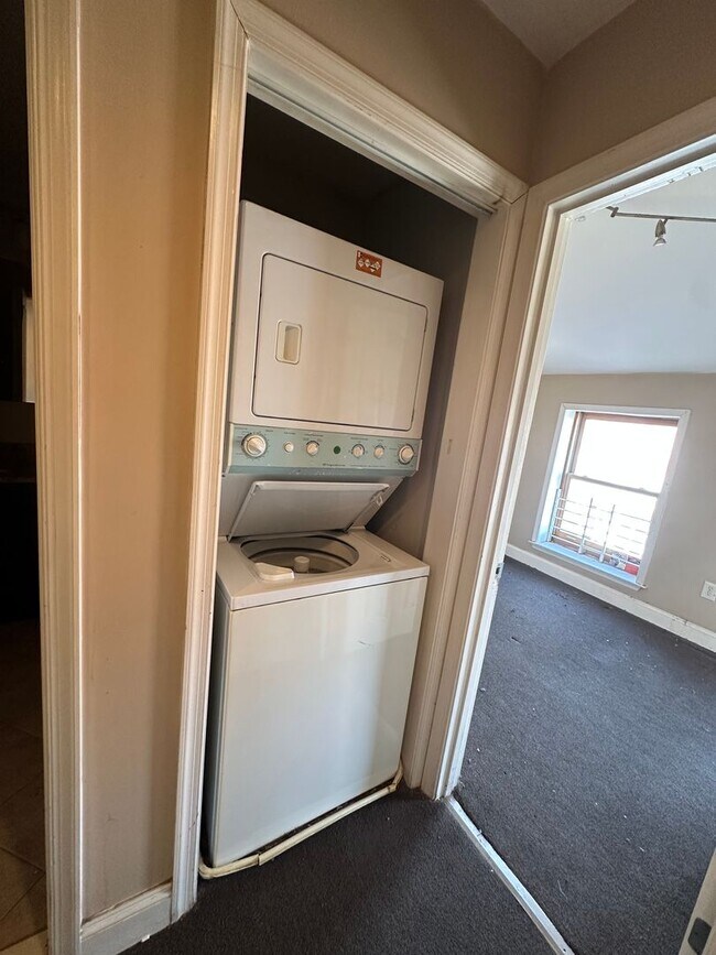 Building Photo - 1209 Hollins St