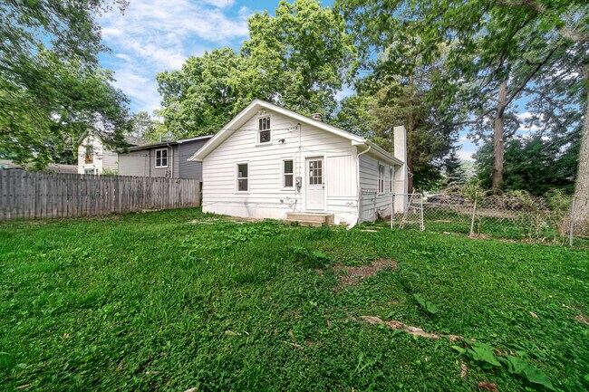 Building Photo - 34904 N Carvis Dr