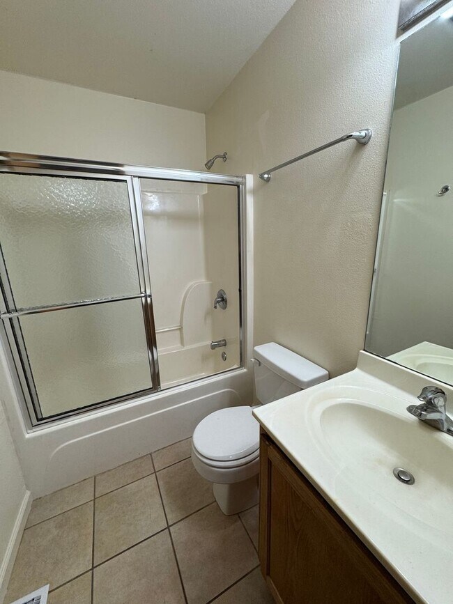 Building Photo - 1412-1414 Greensboro Dr.