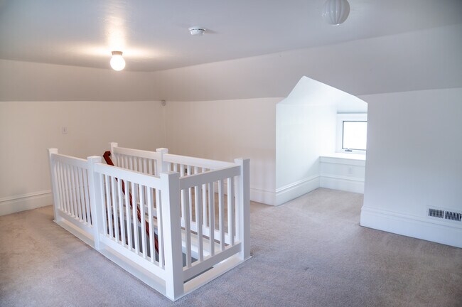 Building Photo - 145 E 300 S