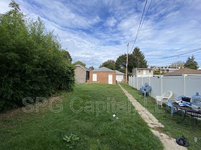 Building Photo - 871 Madison Ave