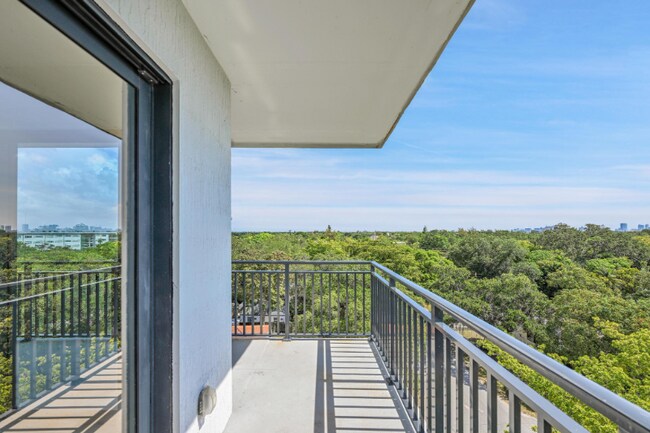 Building Photo - 840 NE 130th St