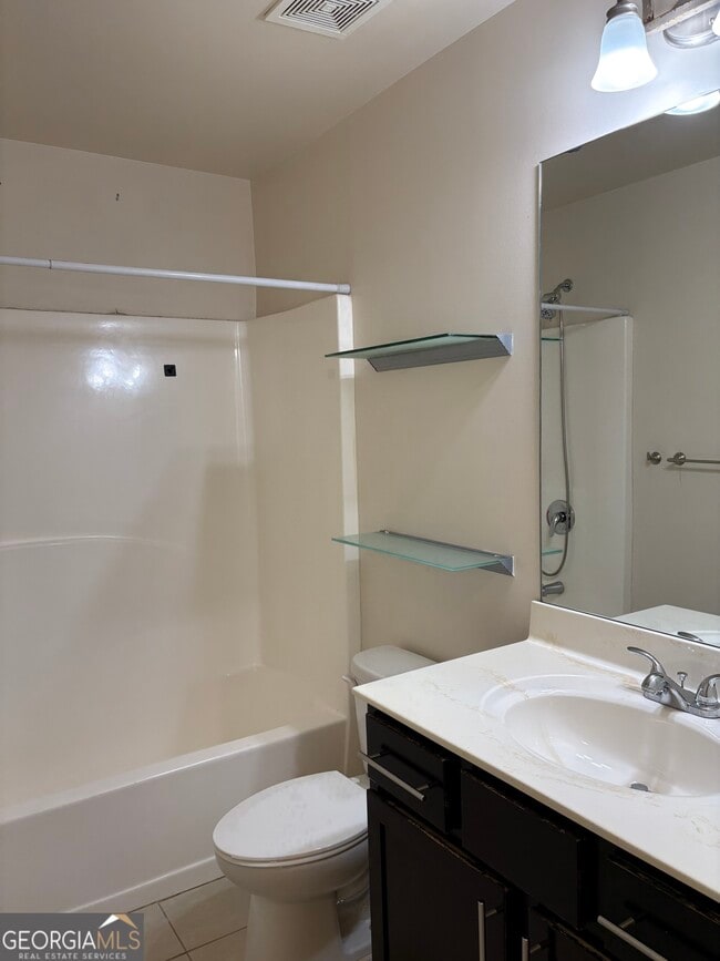 Building Photo - 2245 Knoxhill View