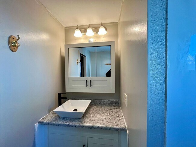 Building Photo - 619 Werle Ave