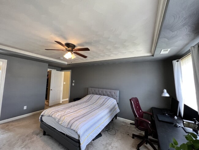 Building Photo - Spacious 4 bedroom home with POOL in sought after neighborhood and schools.