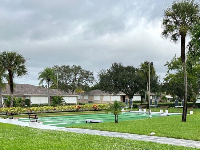 Building Photo - 1152 Circle Dr