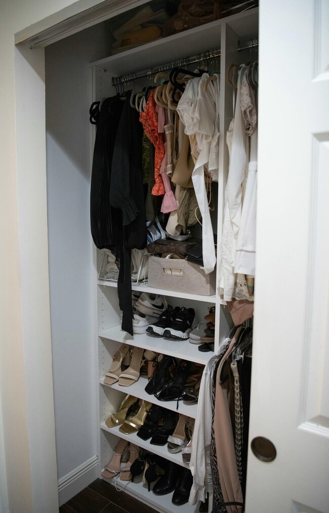 Building Photo - 1203 Town Center Dr