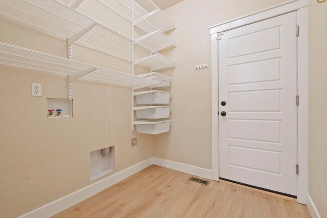 Building Photo - 5839 Yancey Dr