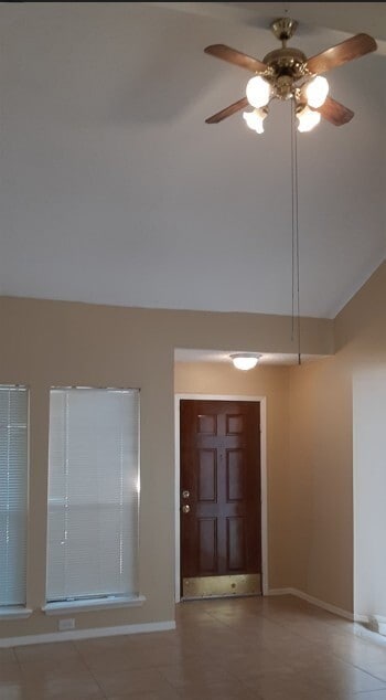 Building Photo - 8527 Ashlawn Dr