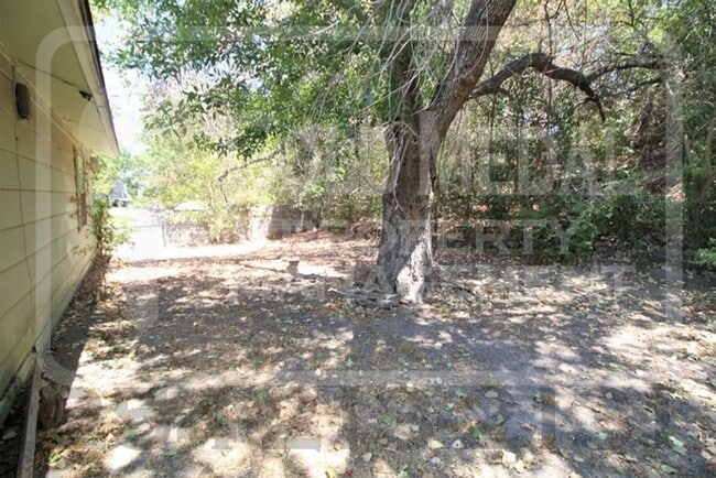 Building Photo - 804 Michelle Dr