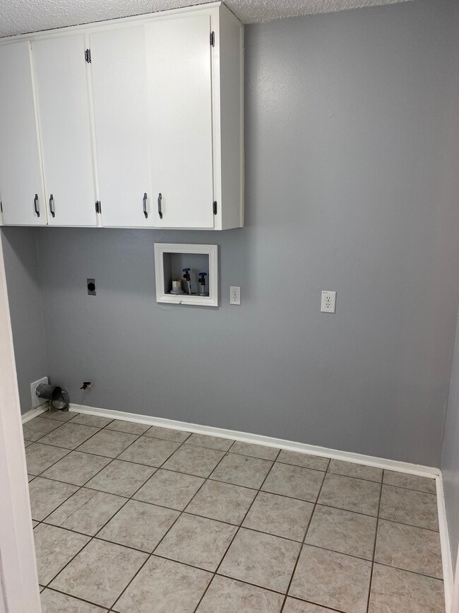 Building Photo - 301 Starbright Dr