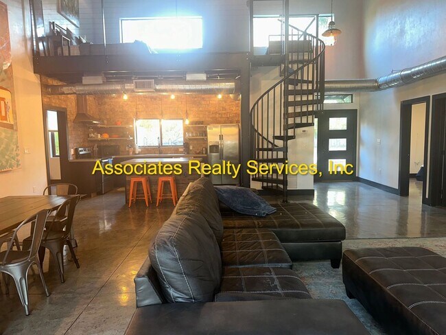 Building Photo - Modern Industrial 2Bed/2Bath Plus Loft in NW Gainesville