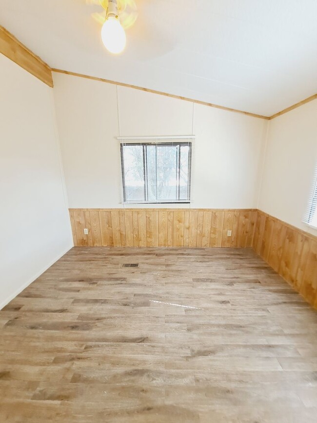 Building Photo - 2 Bedroom 2 Bathroom Trailer w/ Outdoor Sh...
