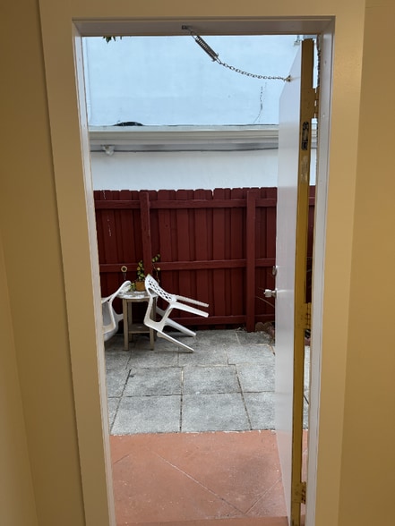 Building Photo - 5410 NE 22nd Terrace