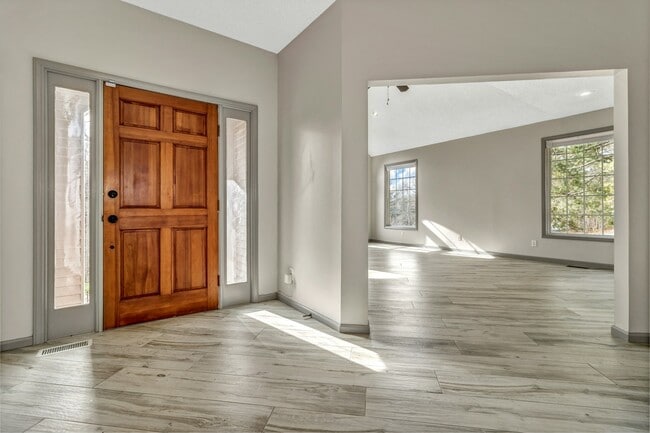 Building Photo - 12 Bethel Dr