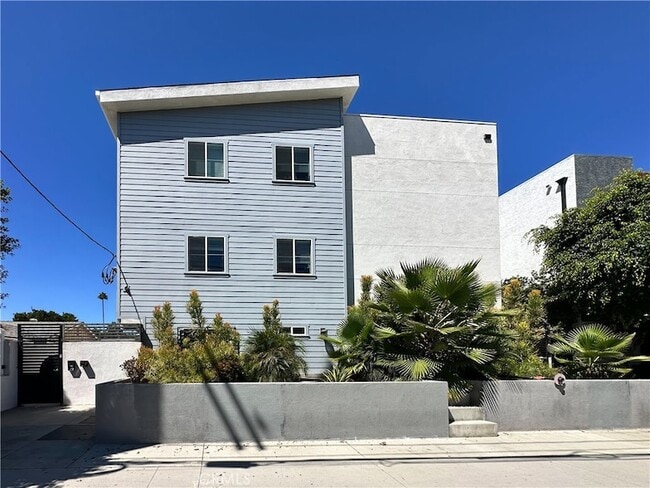 Primary Photo - 14019 Vanowen St